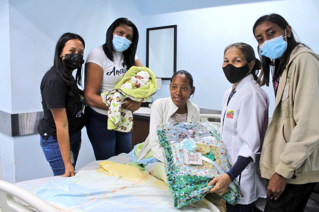 johanitakenpo's tweet photo. #2Ene ¡Celebramos la Vida! En el Ambulatorio de Turmero recibimos la llegada de Jesús Mathias y a Danna Coromoto, dos mariñenses nacidos en este 2022 que nos llenan de alegría. Mi reconocimiento al equipo de Salud #Mariño por el gran trabajo #LaCovidNoEsJuego https://t.co/xUIuCJHUsB