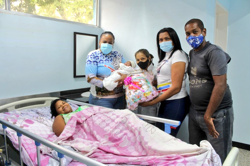 johanitakenpo's tweet photo. #2Ene ¡Celebramos la Vida! En el Ambulatorio de Turmero recibimos la llegada de Jesús Mathias y a Danna Coromoto, dos mariñenses nacidos en este 2022 que nos llenan de alegría. Mi reconocimiento al equipo de Salud #Mariño por el gran trabajo #LaCovidNoEsJuego https://t.co/xUIuCJHUsB