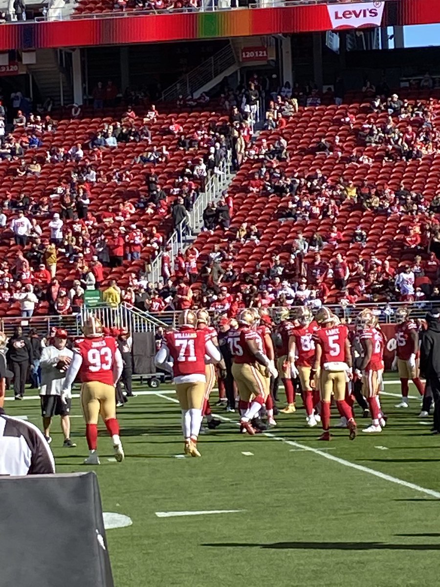 MeldahlSonya's tweet photo. We are 49ers fans today! 💛 @TrentW71 #Silverback #LiveLikeCarson https://t.co/SdThbtRqwN