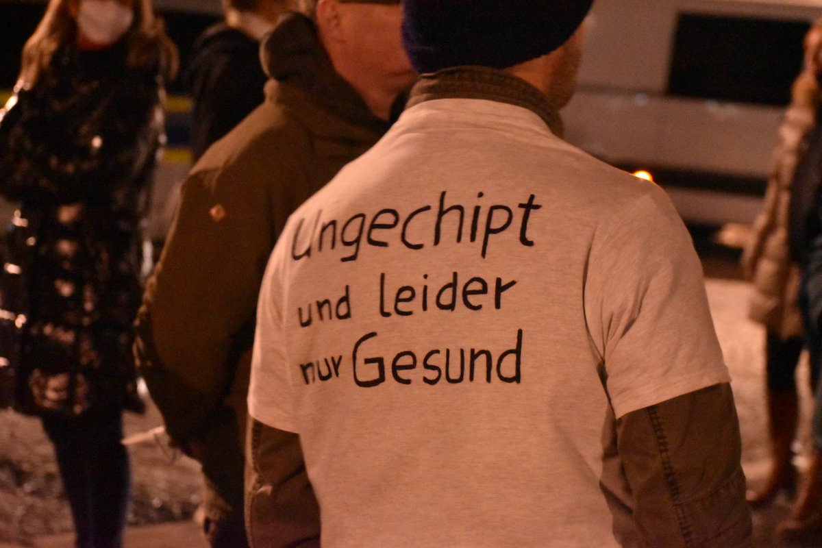 ThomasPWue's tweet photo. Katastrophe für die Querdenker viele der TN wurden gekesselt &amp; ein Ordnungswidrigkeits Verfahren eröffnet bei 200 festgestellten Identitäten sind das bis zu 600 000 € für Schweinfurt. #sw0201 https://t.co/p2YeU55PIM