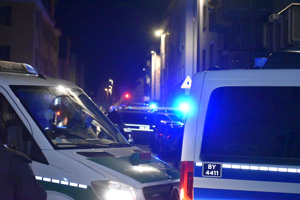 ThomasPWue's tweet photo. Katastrophe für die Querdenker viele der TN wurden gekesselt &amp; ein Ordnungswidrigkeits Verfahren eröffnet bei 200 festgestellten Identitäten sind das bis zu 600 000 € für Schweinfurt. #sw0201 https://t.co/p2YeU55PIM