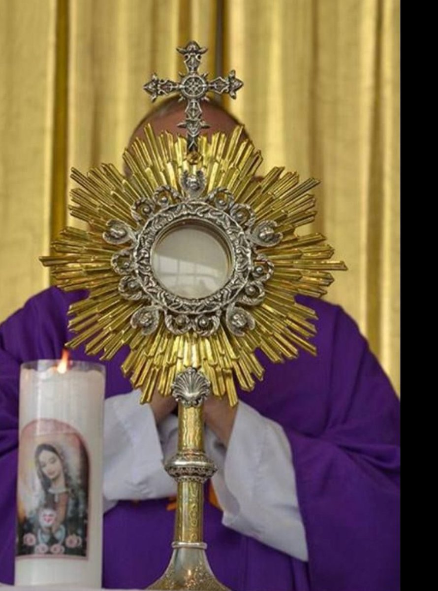 CarolBV7's tweet photo. Viva Cristo Rey https://t.co/0NTmaeWQeU