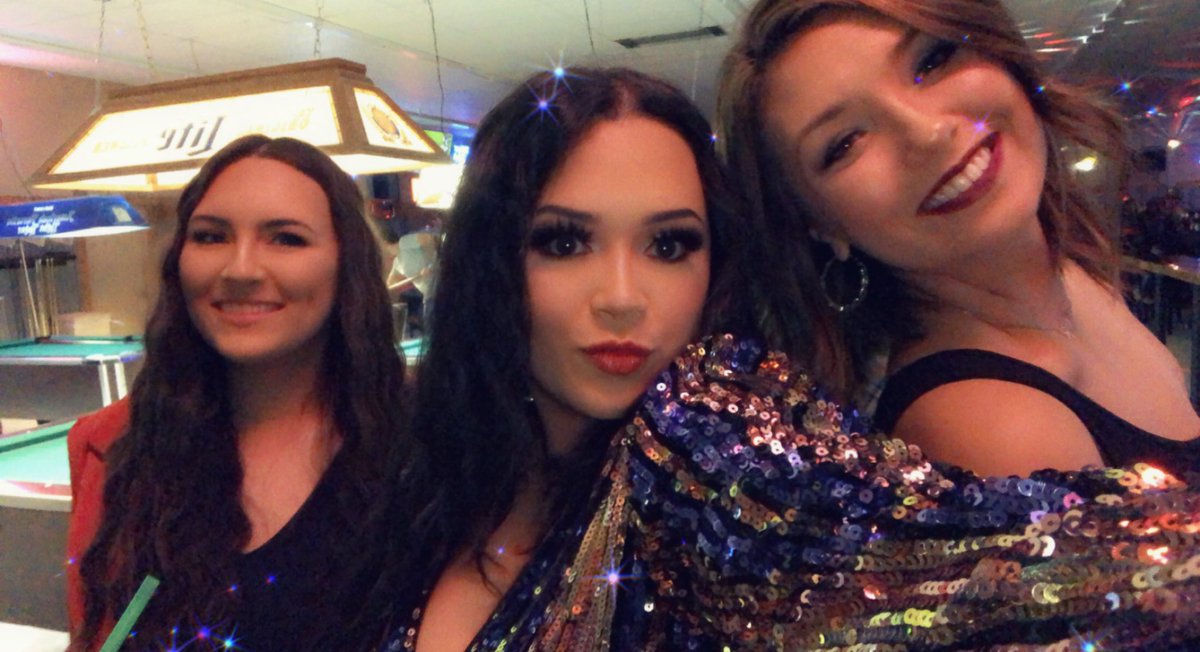 33bay's tweet photo. 2022 bitches 🥂 https://t.co/9wkSMiVzJO