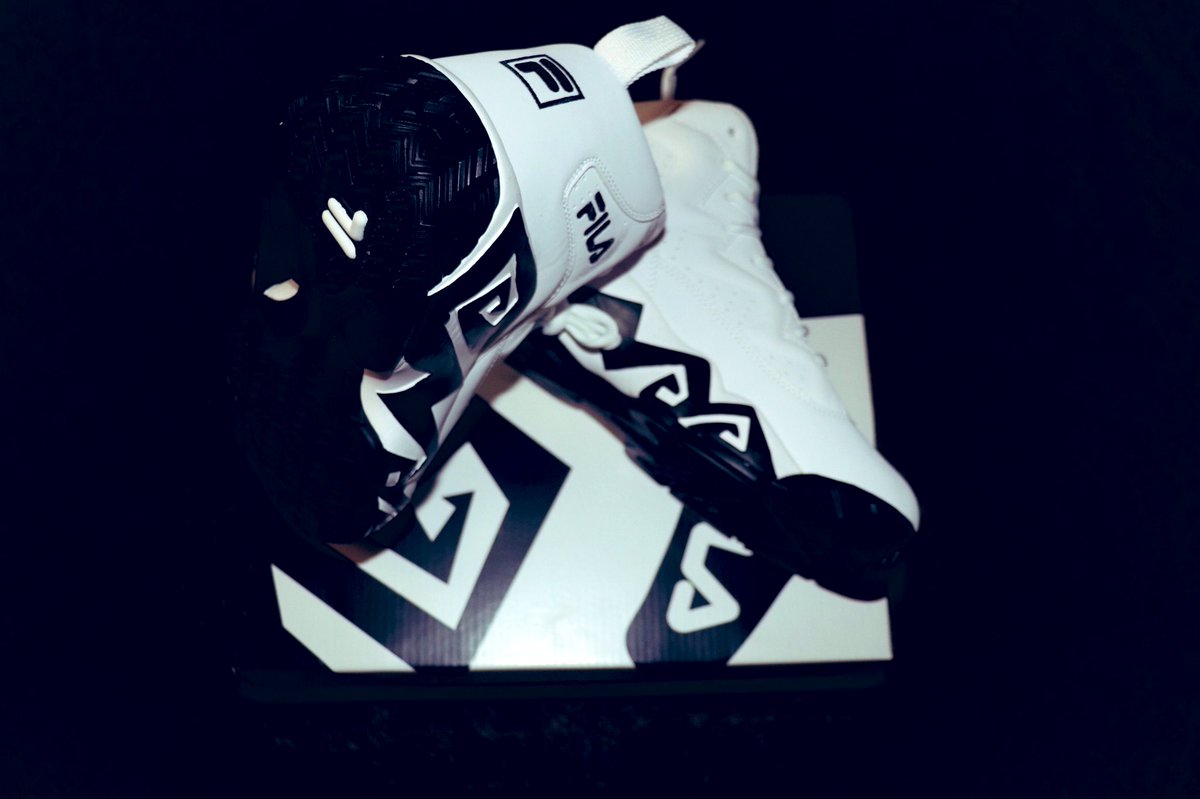 Ryusei__1029's tweet photo. FILA MB 買うた!! #FILA  #FILAMB  #スニーカー  #スニーカー好きと繋がりたい  #NIKE  #オシャレは足元から  #リツイートお願いします https://t.co/3V6tHYgyAB