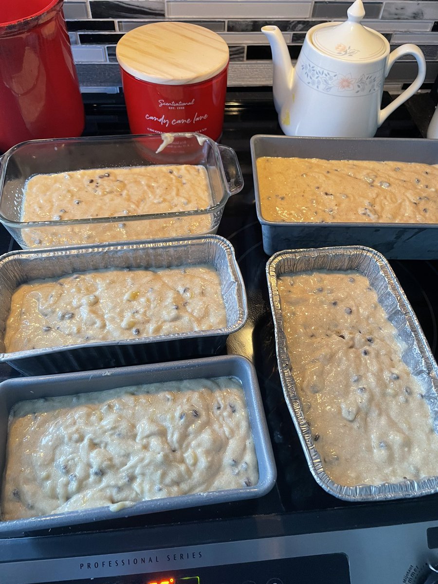 RedAnything's tweet photo. “Bake the world a better place.” (unknown) Cheers.
#rsgwaa #bakebreak #chocolatechipbananabread https://t.co/mfYr67roSa