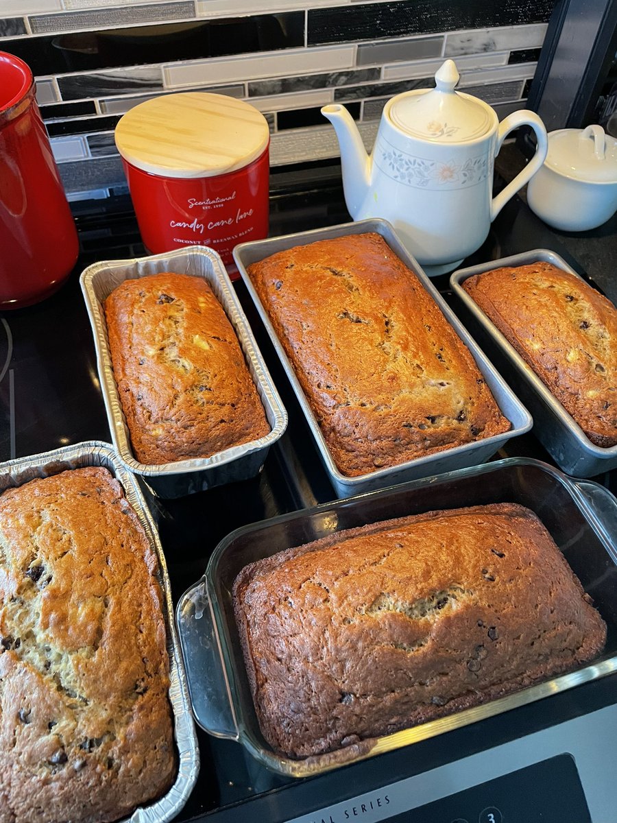 RedAnything's tweet photo. “Bake the world a better place.” (unknown) Cheers.
#rsgwaa #bakebreak #chocolatechipbananabread https://t.co/mfYr67roSa