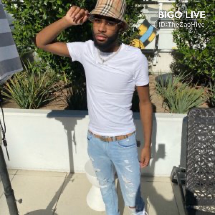 mcenzy44's tweet photo. Come and see ᴾᴿᴱᶻ🛌𝗭𝗔𝗘🔥 streaming live on #BIGOLIVE and make new friends! 
https://t.co/voNgyLzo73 https://t.co/wG6oXqiVYn