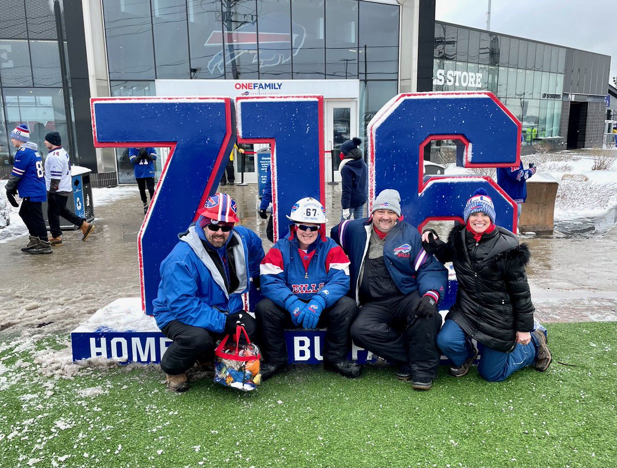 ngff384's tweet photo. #BillsWIN! #Football is #Family! #FamilyFUN was had at the #ATLvsBUF game! We even made the TV broadcast during g that #safety. #GoBills! #BillsMafia #NFLTwitter #BillsSelfie https://t.co/rBfte5jROo