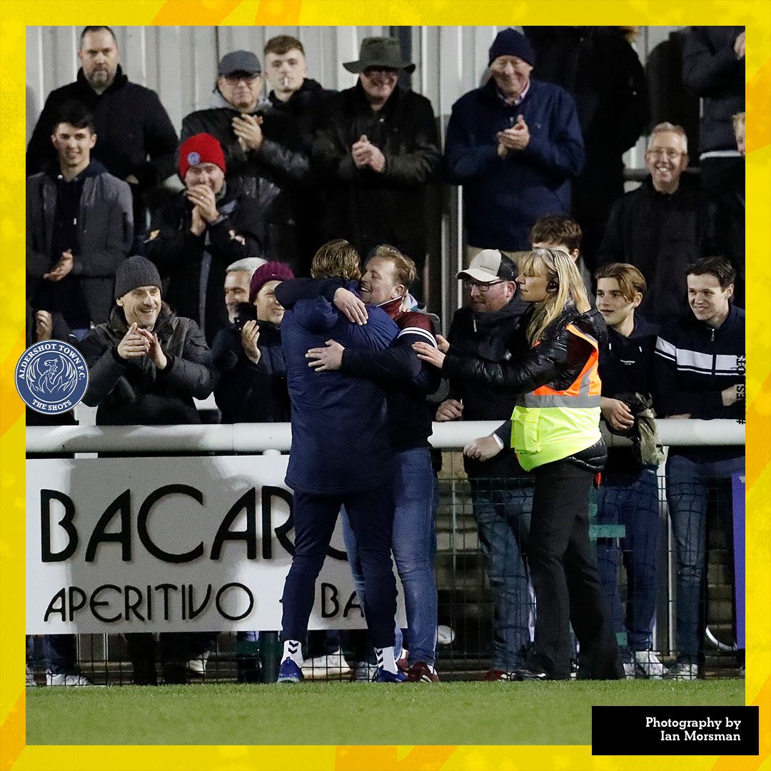 OfficialShots's tweet photo. 2014 - Scores the winner v Woking as a player ☑️

2022 - Beats Woking as Aldershot Town Manager ☑️

🎶𝙑𝙞𝙫𝙖 𝙈𝙖𝙧𝙠 𝙈𝙤𝙡𝙚𝙨𝙡𝙚𝙮🎶

🔴🔵#TheShots https://t.co/8r4pGMxuVk