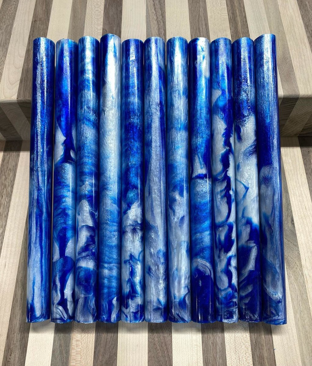 You can never go wrong with a classic blue and silver combo for your pen blanks! What is your typical go-to color for your projects?

📸 The Maker: instagram.com/eric.d.richard…

🌟 The Resin:  bit.ly/3yO8Hnf