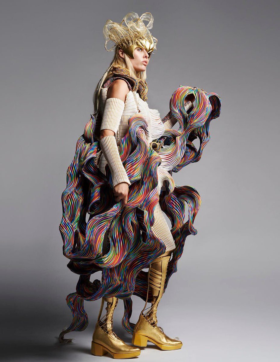 avantgardistinc's tweet photo. Yuima Nakazato was surrounded by art from an early age, his father was a sculptor and mother a jewellery designer. He finished prestigious Royal Academy of Fine Arts in Antwerp.
@yuimanakazato
#YuimaNakazato #fashionprize #fashioncompetition #chinesedesigner #fashion #style https://t.co/ngxajGrF6J
