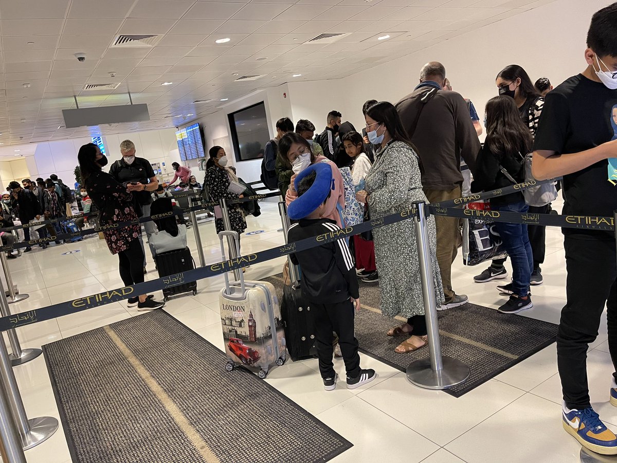 Sa3eedAnwar's tweet photo. @etihad You need to address the situation at your transfer desk at AUH Terminal 1 immediately. There is one Etihad representative serving what appears to be a queue of about 100 frustrated passengers, following all the disruptions over the last two days. https://t.co/XxhzqTjNIZ