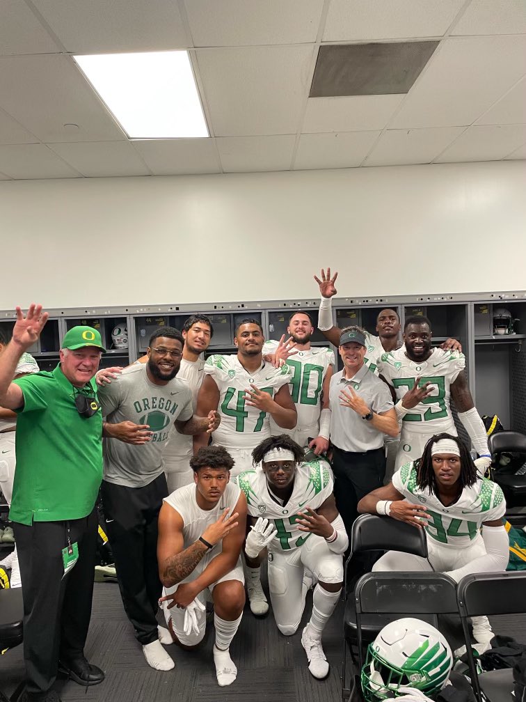 TimDeRuyter's tweet image. Thank you to all at Oregon who made this year so special for me and my family. I can’t thank the players, coaches, and support staff enough for the memories and relationships we will take away from Eugene. We will forever be fans of #2Live and #DuckNation