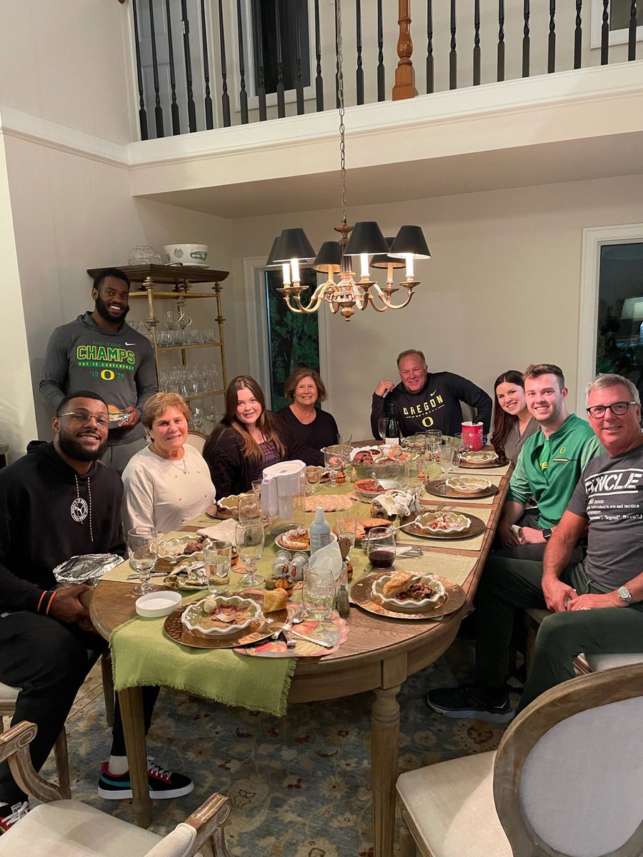 TimDeRuyter's tweet image. Thank you to all at Oregon who made this year so special for me and my family. I can’t thank the players, coaches, and support staff enough for the memories and relationships we will take away from Eugene. We will forever be fans of #2Live and #DuckNation