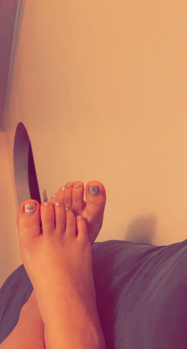 melaniefindom's tweet photo. #feet#buycontent#toes#selling#paypig#findom https://t.co/tXfgg8Ewj5