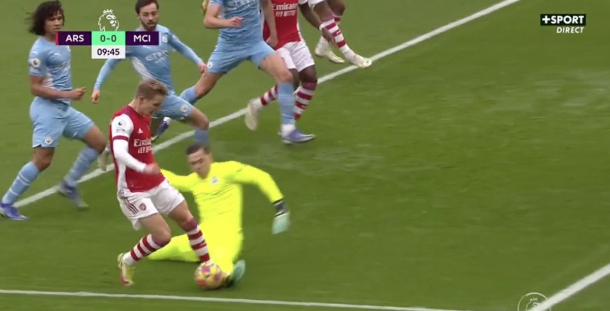 jack_brogden's tweet photo. Thought the name Jarred Gillett sounded familiar, then remembered he was the VAR official who deemed this challenge on Chambers a foul by Chambers himself, ruling out a winner vs Crystal Palace in 2019. Good to see his officiating has got better in 2 years https://t.co/YR8RB2UkVV