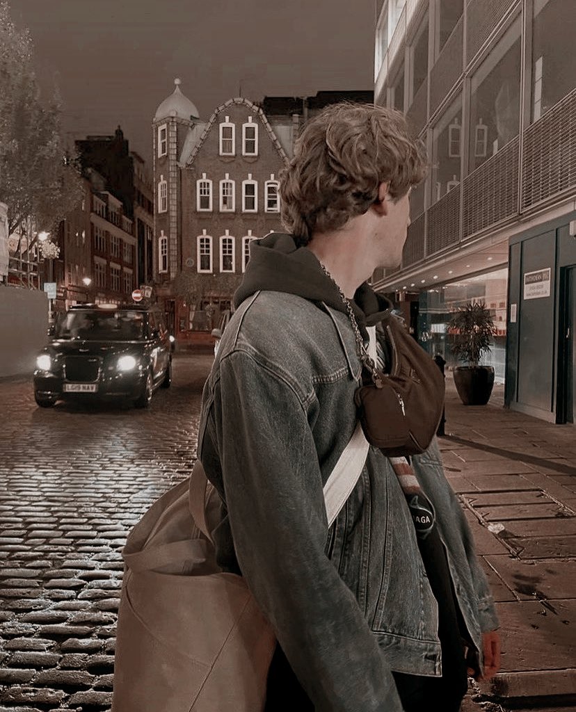 ⠀⠀⠀ ⠀⠀⠀       𝑭𝒍𝒚𝒏𝒏 𝑱𝒐𝒉𝒏
⠀⠀⠀ ⠀⠀⠀𝑷𝒐𝒕𝒕𝒆𝒓 𝑳𝒐𝒏𝒈𝒃𝒐𝒕𝒕𝒐𝒎

⠀⠀⠀ ⠀ ❝ 𝑻he first child and twin. Aries and gryffindor. Hardworking, short tempered, independent and unpredictable. Future dueller.
⠀⠀⠀