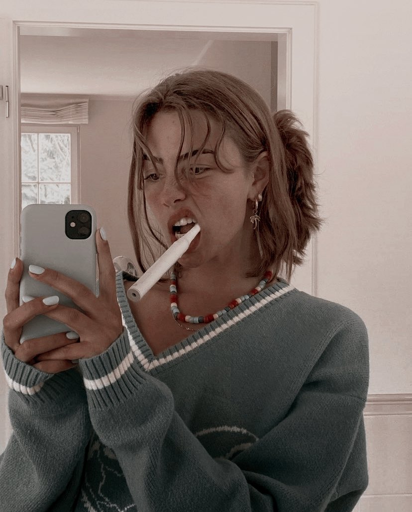 ⠀⠀⠀ ⠀⠀⠀    𝑹𝒆𝒏𝒆́𝒆 𝑯𝒂𝒓𝒓𝒊𝒆𝒕
⠀⠀⠀ ⠀⠀⠀𝑷𝒐𝒕𝒕𝒆𝒓 𝑳𝒐𝒏𝒈𝒃𝒐𝒕𝒕𝒐𝒎

⠀⠀⠀ ⠀ ❝ 𝑻he second child, last twin. Aries and slytherin. Impulsive, stubborn, enthusiastic and sarcastic. Future hit witch.
⠀⠀⠀