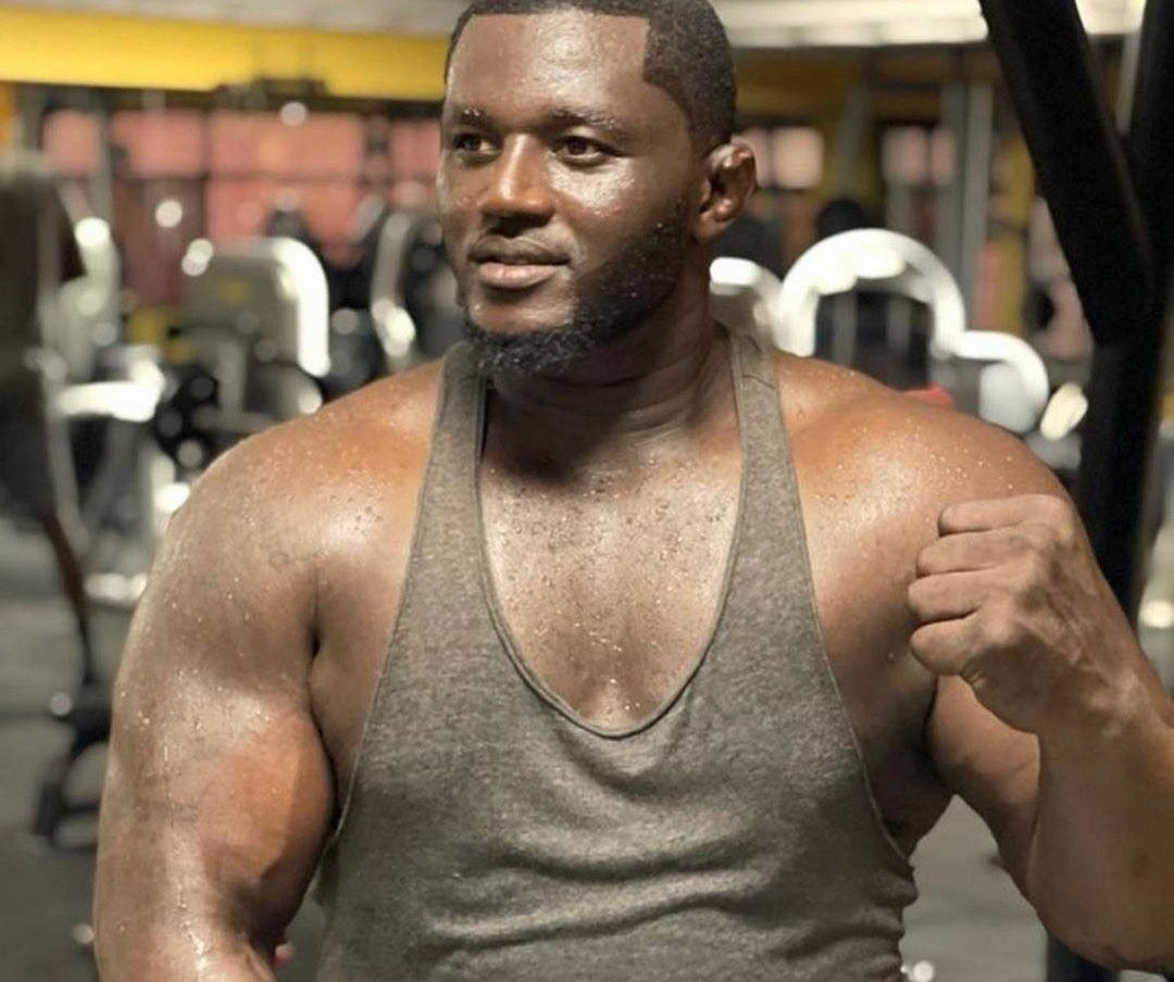 IbrahimaOg's tweet photo. BG2 n’est pas mon lutteur mais il y’a beaucoup de leçons à tirer sur sa défaite . 
Premièrement : senegalais ,defal 100 you bakh mais beuss booo dioumei mou fatei lëpp . 
je vois ses propres supporters qui le clashent et le traitent de nuls..je trouve que dagnoo guoreiwoul rekk https://t.co/a5N629aOo3