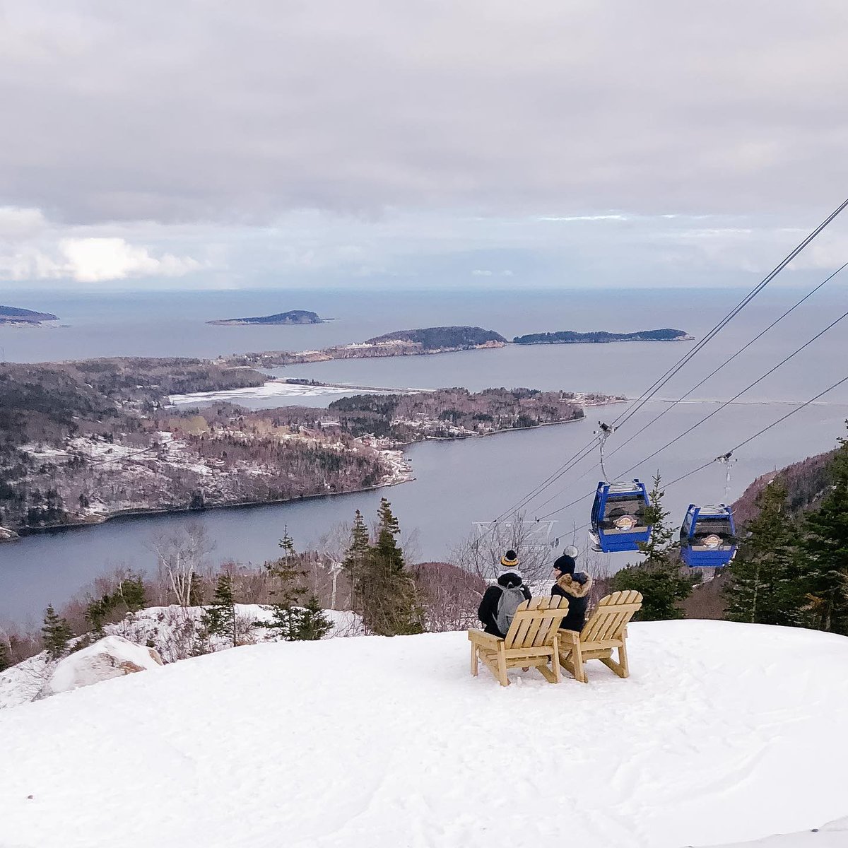 @Theresashoeforthat took in the beautiful view of Ingonish Harbour and the Atlantic Ocean from the top of <a href="/capesmokeyCB/">Cape Smokey</a> Are you planning on riding the gondola yourself this winter? 

#VisitCapeBreton #VisitNovaScotia #Unamaki
