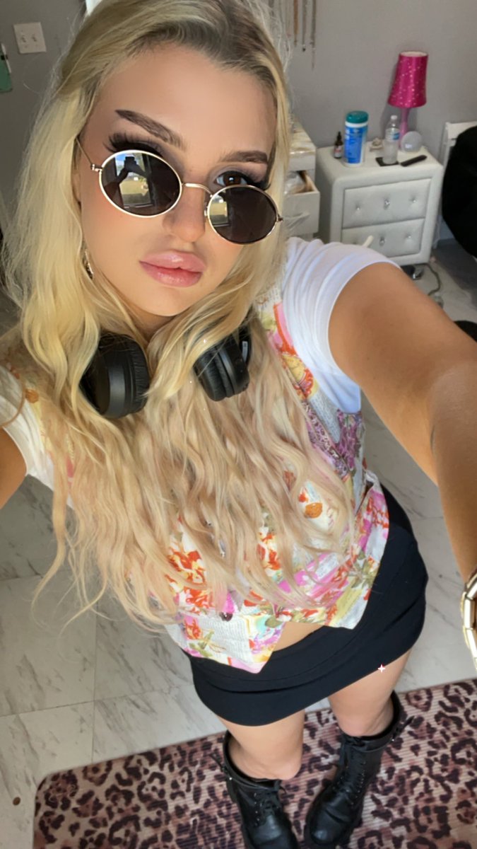 cocotemple's tweet photo. me looking cute recently had to share xoxo https://t.co/af0kVoWNPp