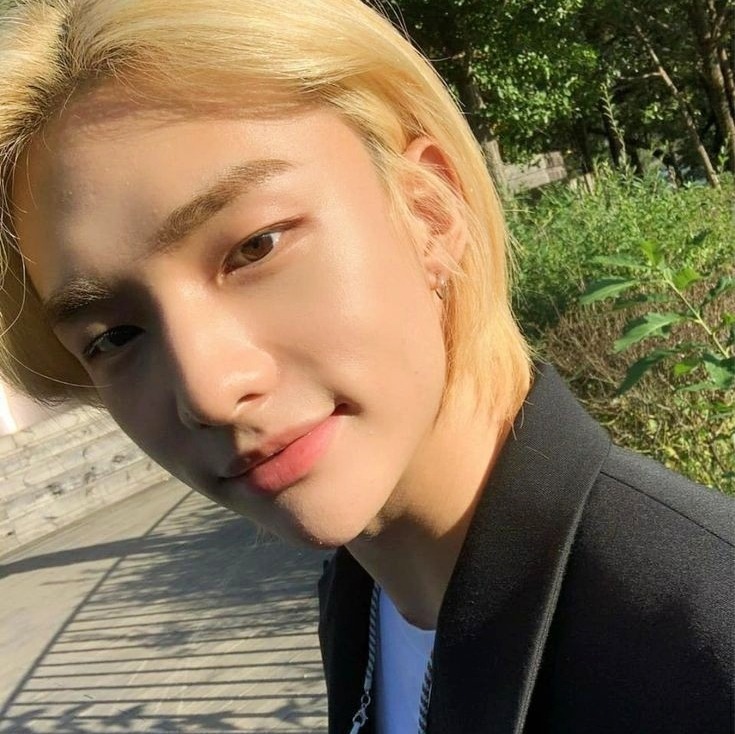 loomiminhyun's tweet photo. ☁️ Hilo de las diferentes maneras en las que ríe Hyunjin que seguro acá más de una persona ama 🐸💗 https://t.co/PDljtzWeJm