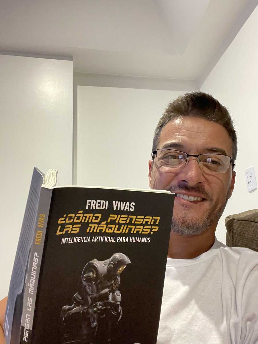 Arrancando el 2022 con este excelente libro de @fredidavidvivas #comopiensanlasmaquinas enjoy !