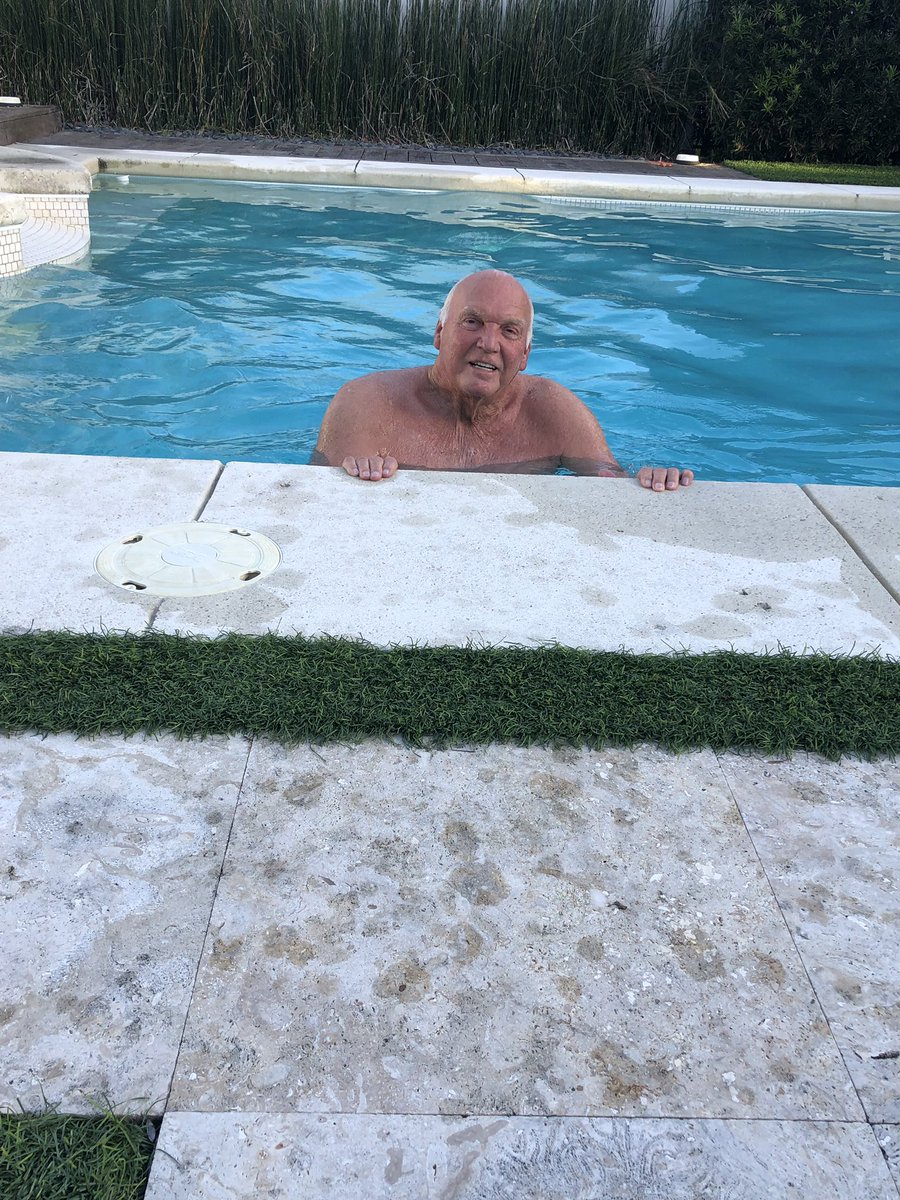 CMBaseball41's tweet photo. We’re swimming in Florida today. Happy New Year! https://t.co/kpFYXZx4e5
