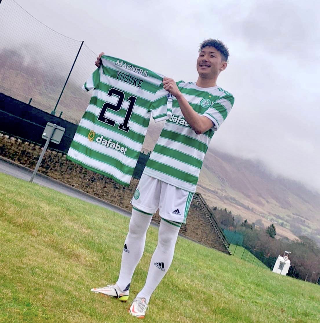UDNSPORTS's tweet photo. この度、
#井手口陽介 選手が #セルティックFC へ完全移籍が決まりました‼️✨
「一回目の海外挑戦は不完全燃焼。今回こそは活躍して皆様にいいニュースを届けられる様に頑張ってきます!!」
井手口選手の新たな挑戦に期待です🔥🏴
#Yosuke #Ideguchi
@CelticFC
@CelticFCJPN
@UDNSPORTS https://t.co/Ed03KLBGzk