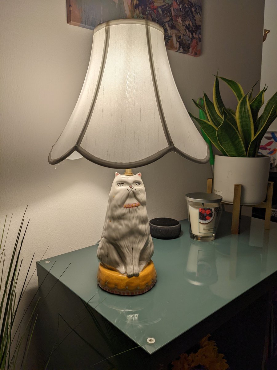 imlouisa90's tweet photo. Totally unrelated. But my amazing cat lamp arrived today. I am in love! https://t.co/TcZNaOq2kt