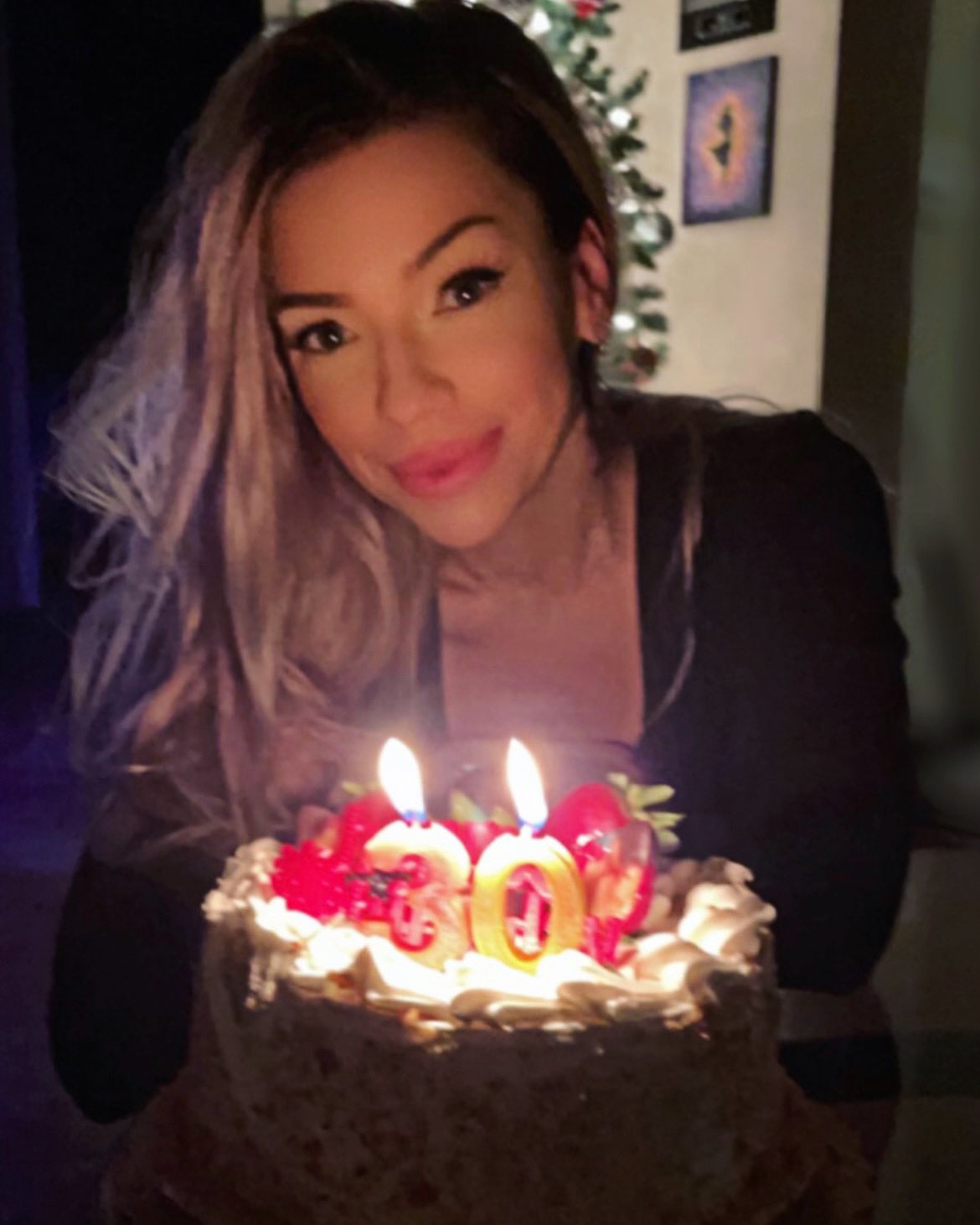 Thanks everyone for the bday wishes yesterday 🖤 01/01 Happy New Year 🍾🥂🎉 https://t.co/4eZen049cB