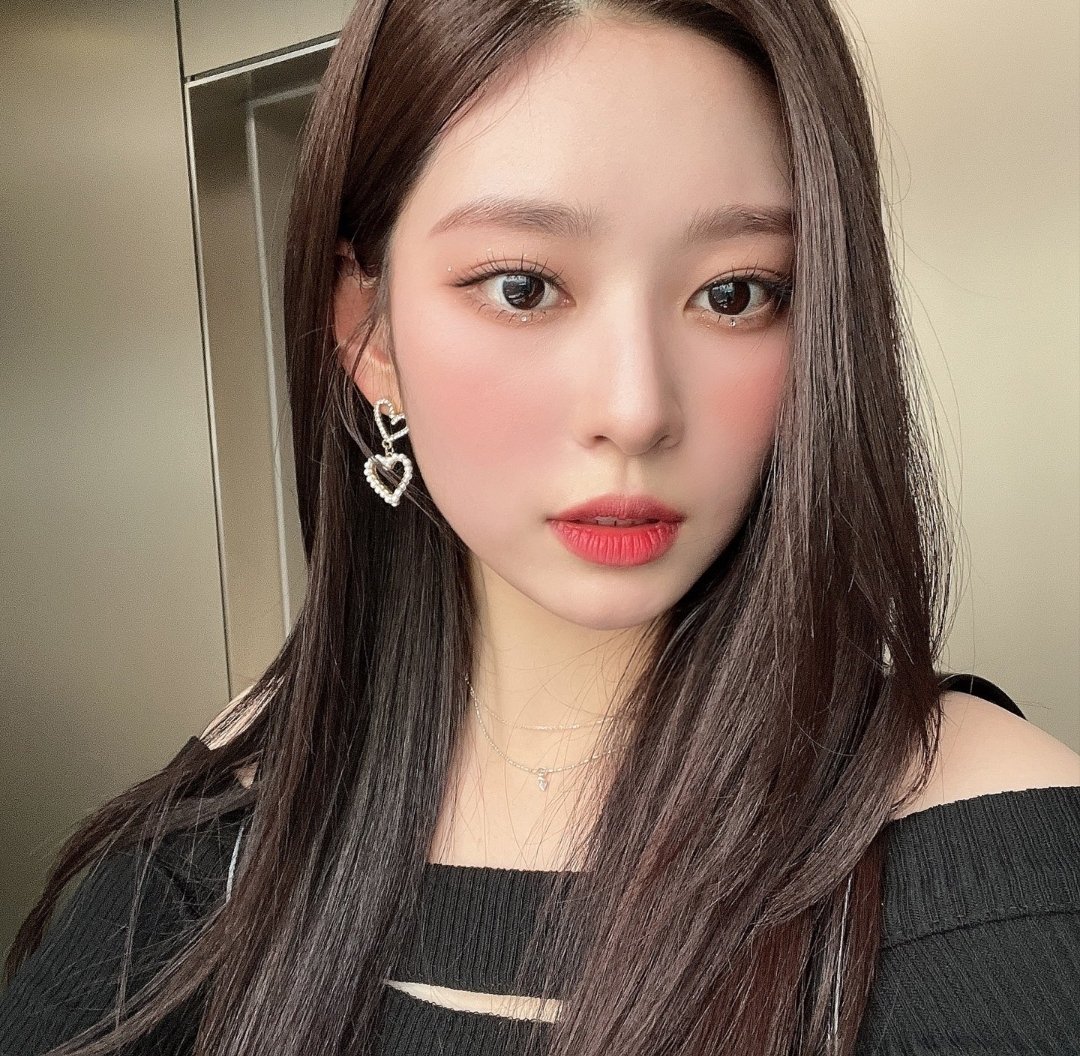 lZONECYBER's tweet photo. #MINJU #김민주 
#IZONE #아이즈원 https://t.co/zfvgZ5qOJb