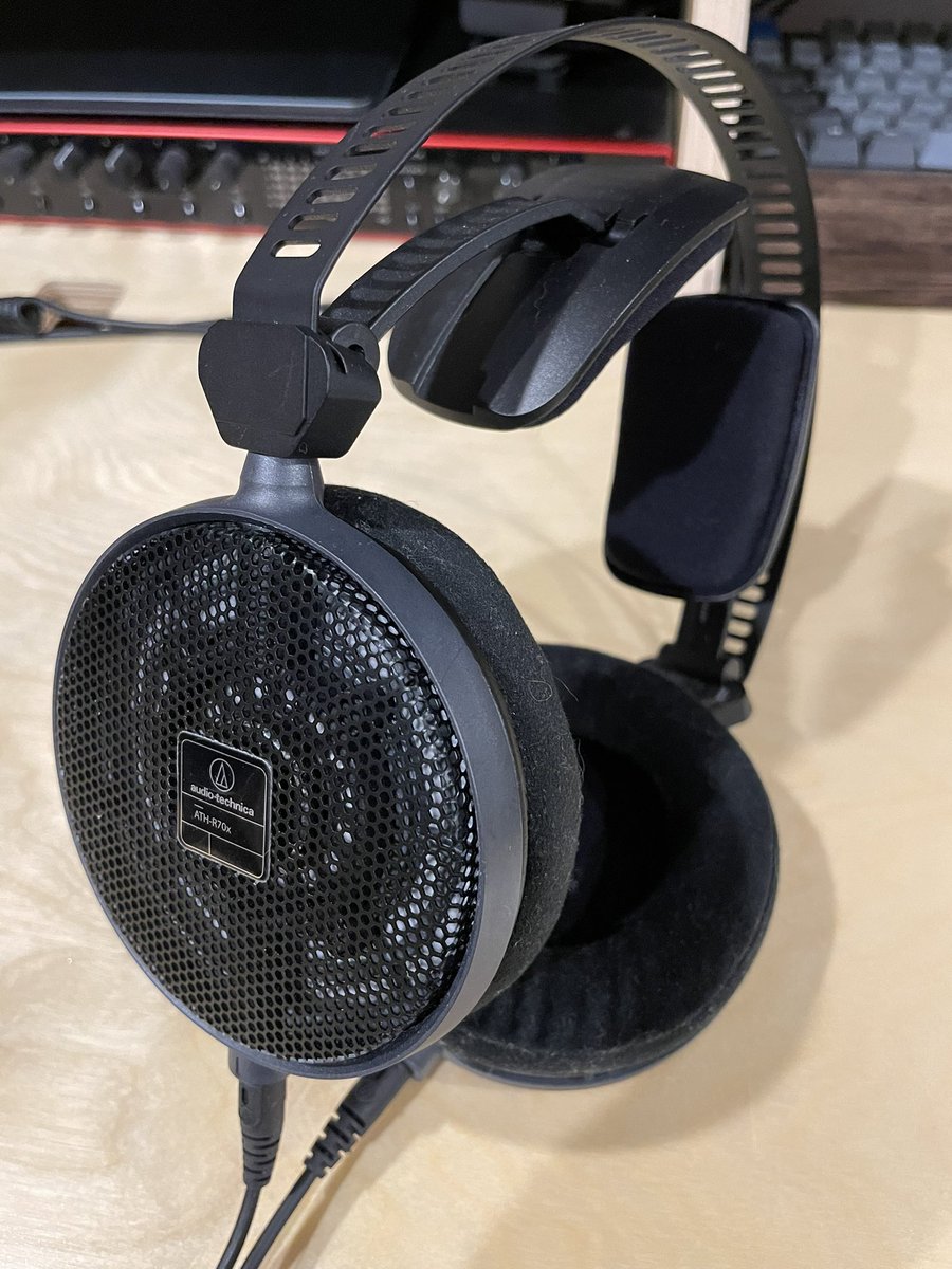PhilVastaMusic's tweet photo. @nadiaudio I’m very happy with my Audio Technica ATH-R70x headphones. Super comfortable design and they sound good. https://t.co/EwlSBRpnXe