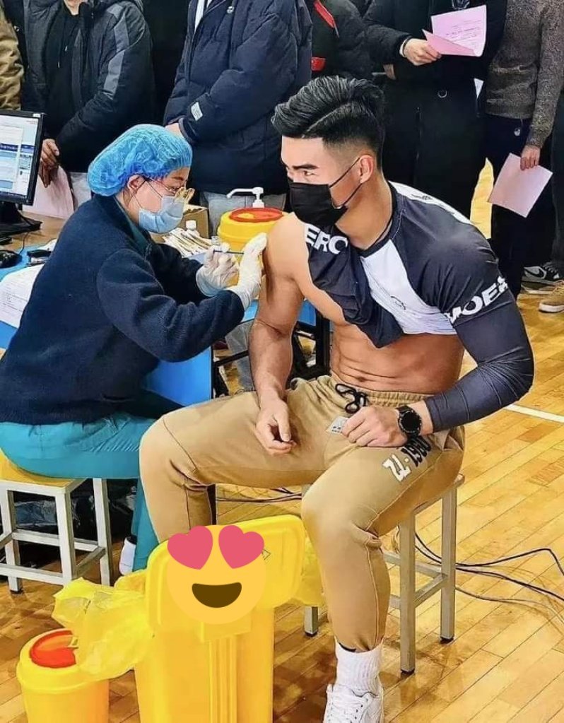 nickchupapa's tweet photo. Happy 100 Million mga paps. Sana may bakuna o booster na ang lahat 😊 https://t.co/QyU7XRb4mP