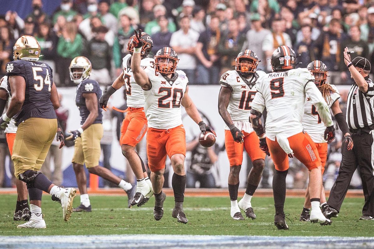 malcolmlrod's tweet photo. Although this chapter overfilled with lifelong memories with my brothers and the best fans in the nation has come to a close and another chapter begins… stating I am blessed to have worn Americas brightest orange is an understatement! Thank you Oklahoma State!🍊🤠 https://t.co/uNB73hVEzI