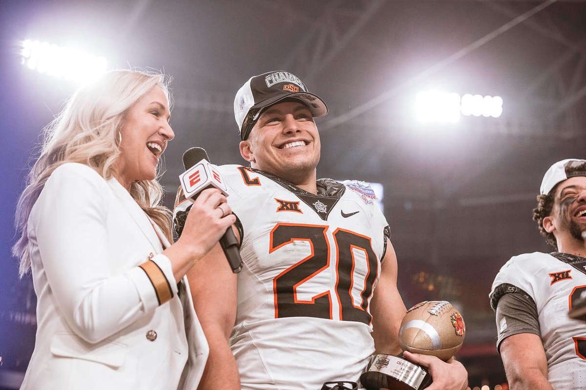 malcolmlrod's tweet photo. Although this chapter overfilled with lifelong memories with my brothers and the best fans in the nation has come to a close and another chapter begins… stating I am blessed to have worn Americas brightest orange is an understatement! Thank you Oklahoma State!🍊🤠 https://t.co/uNB73hVEzI