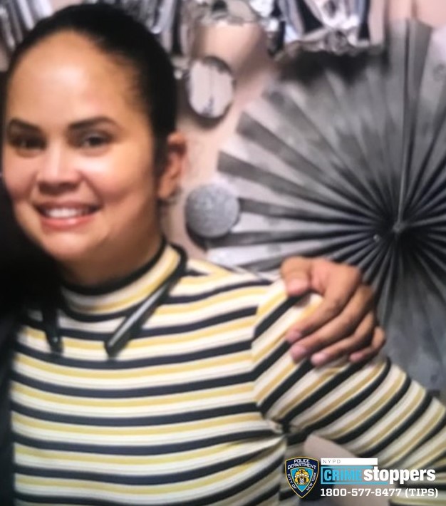 NYPDnews's tweet photo. MISSING: Have you seen Yecely Sanchez?
She was last seen yesterday at 9:30 PM, leaving her residence at 41-15 12th St in Queens. She is 5'1" tall &amp; 110 lbs; last seen wearing a black hooded sweatshirt, green sweats, &amp; black sneakers. 

Any info? Call or DM @NYPDTips 800-577-TIPS. https://t.co/SuD7qnEVTN