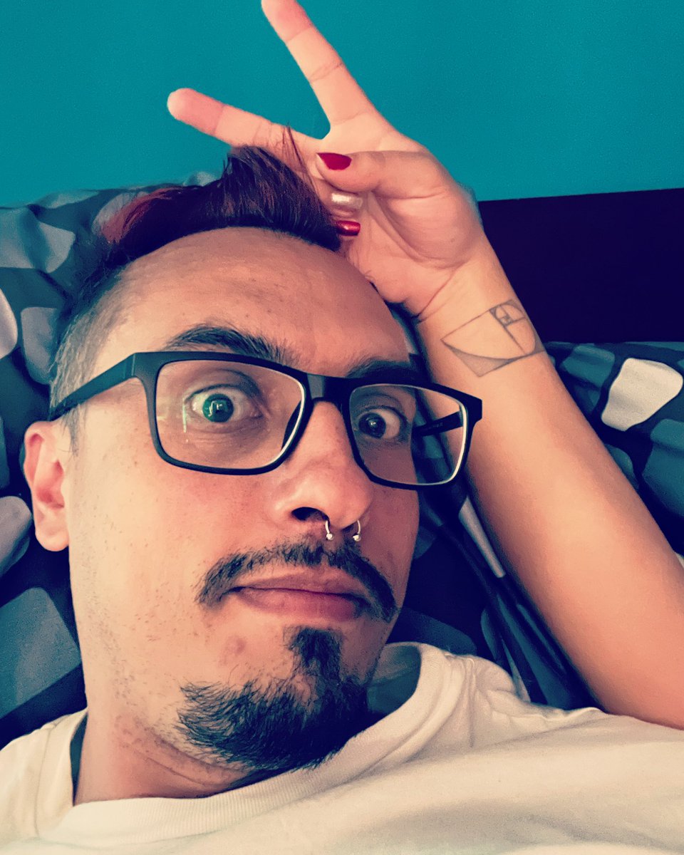 el_bassman's tweet photo. Creo que es la primera Vez en toda mi vida que me pego una chillada del dolor mientras me están perforando o haciendo un tatuaje, que gonorrea perforación tan dolorosa, pero ya fue 2022 sorprendeme 😂😂 #septum #PiercingChallenge https://t.co/SkNz54VgAk