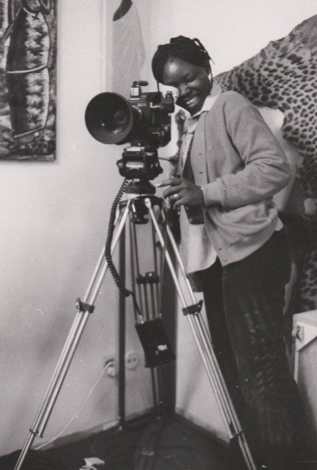 safi faye, senegalese film director, during the filming of her film “man sa yay” (1980)