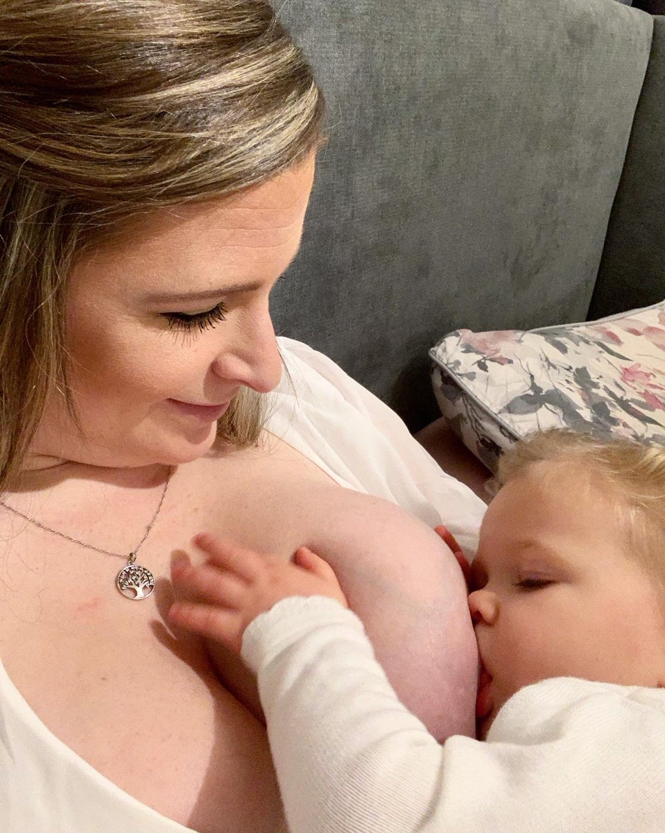 action_mum's tweet photo. 4/4 These photos are of our second to last feed on NYE, we had our last feed snuggling in bed New Years morning! It was bliss &amp; I cried a lot &amp; held her tight and that time was ours, just ours! 💔🥺😭😔😢

#hardstepstowards #breastfeeding #breastfeedingjourney #idontwantittoend https://t.co/Dx1GutyNU7