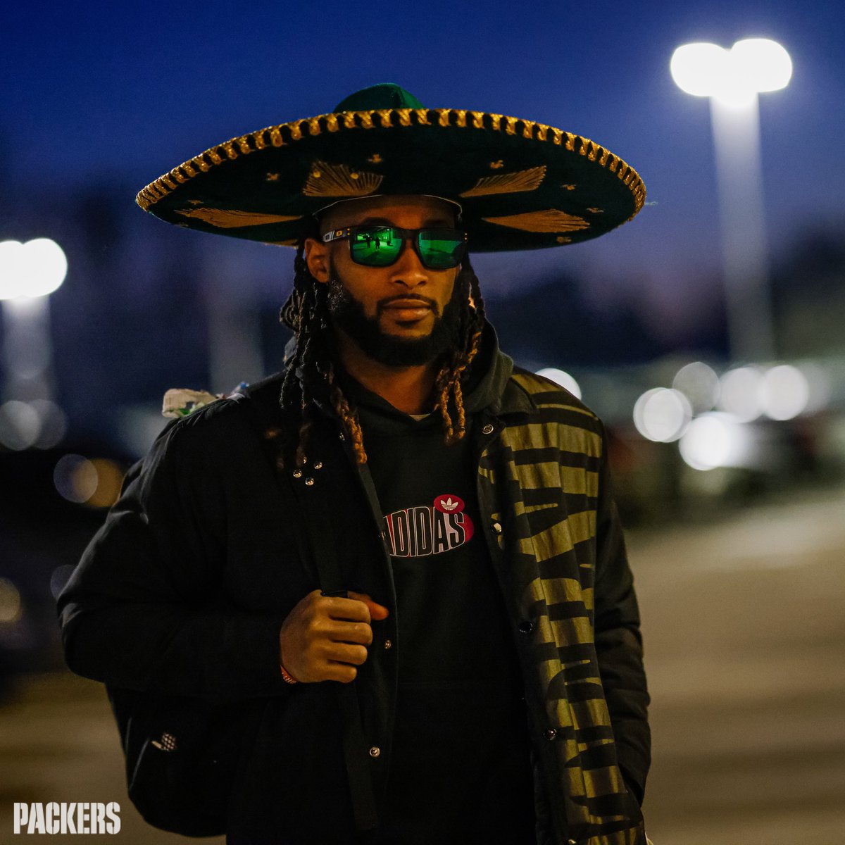 packers's tweet photo. 😎 Almost Showtyme! 

#WPMOYChallenge + Jones
#WPMOYChallenge + Jones
#WPMOYChallenge + Jones

RT to help @Showtyme_33 win a $25,000 donation to the charity of his choice! https://t.co/rWe1or22qx