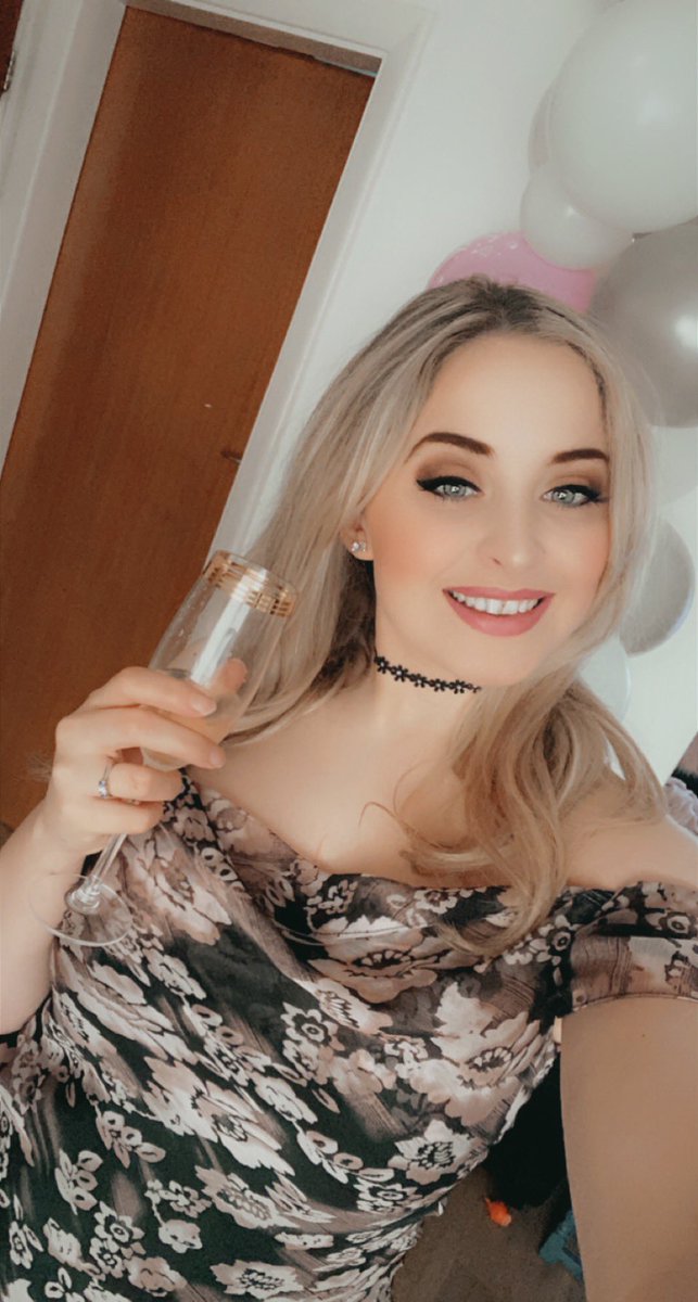 allthingsamyb's tweet photo. 2022 is gonna my year,just putting it into the universe 🙌🏻

Let’s cheer to that!🥂
Happy New Year everyone! 🎉
I’m ready for growth, change and to get married of course!😁💍🎉 https://t.co/f5L2F9AjPY
