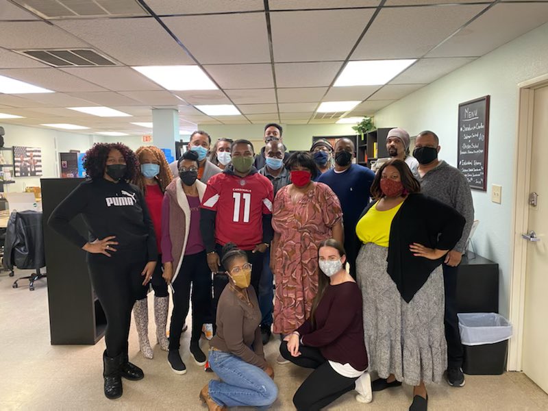 VentonBlandinTV's tweet photo. Shout out to the @AZ_ABJ family! YOU showed up for the January mixer! I absolutely enjoyed the fellowship and willingness to engage to help continue the @NABJ mission! Let’s keep this energy going forward in 2022. More things are on the way #nabj #Phoenix https://t.co/h9RZujrbad