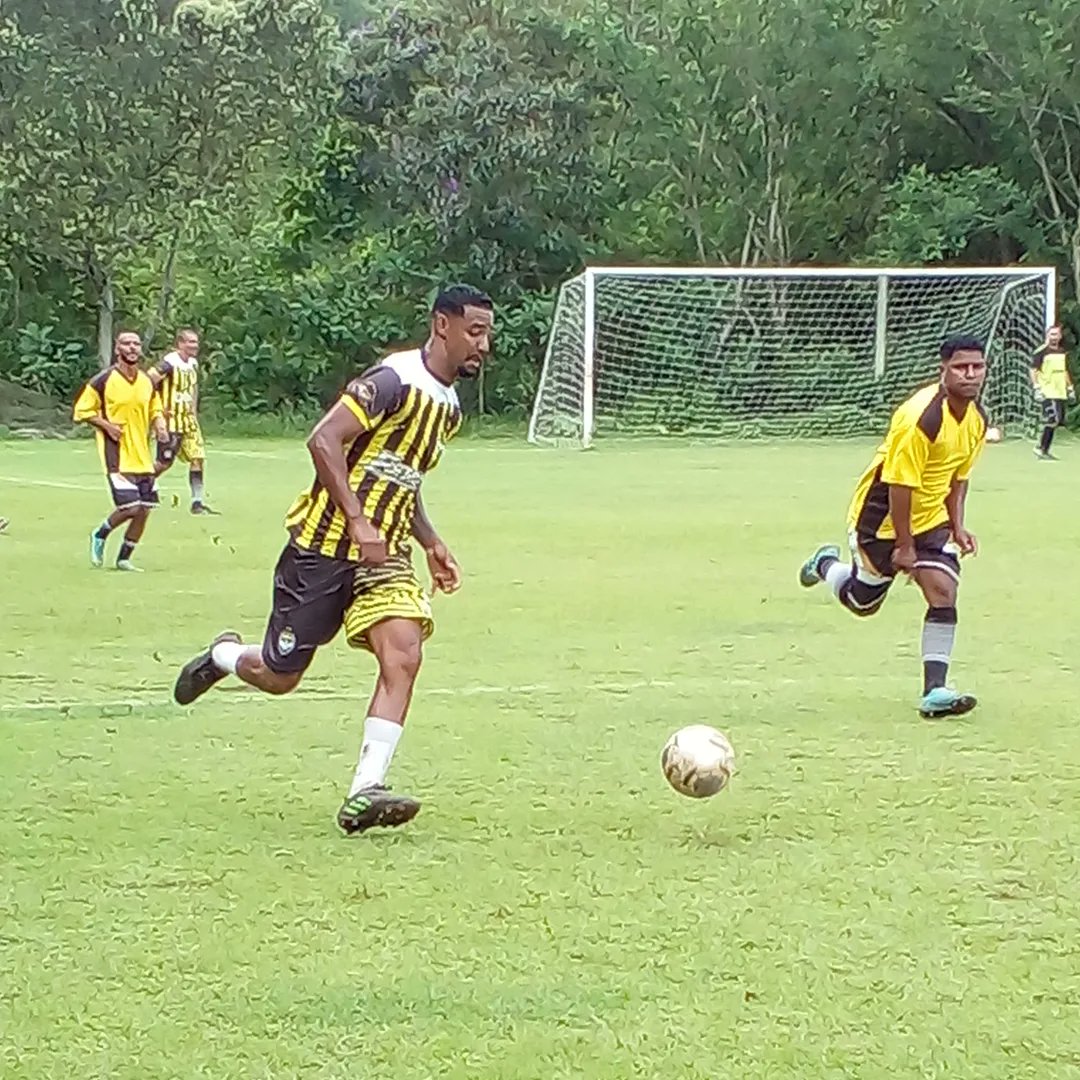 AFESTRELABRANC5's tweet photo. CONFRATERNIZAÇÃO DE FINAL DE ANO. 

ESTRELA BRANCA ATUAL 5X4 ESTRELA BRANCA DA ANTIGA. 

MAIS QUE UM TIME, UMA FAMÍLIA!!⭐🖤💛 https://t.co/MbcyhaQFUV