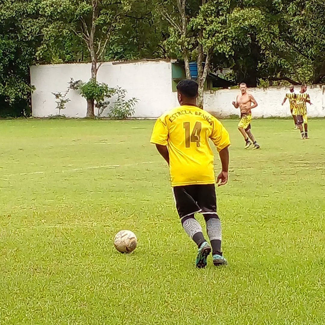AFESTRELABRANC5's tweet photo. CONFRATERNIZAÇÃO DE FINAL DE ANO. 

ESTRELA BRANCA ATUAL 5X4 ESTRELA BRANCA DA ANTIGA. 

MAIS QUE UM TIME, UMA FAMÍLIA!!⭐🖤💛 https://t.co/MbcyhaQFUV