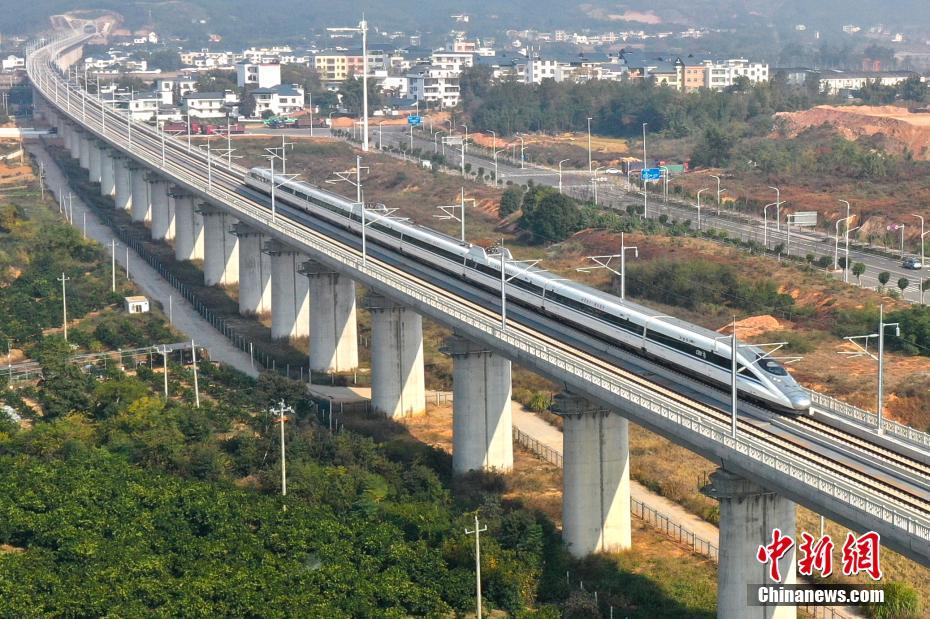Echinanews's tweet photo. The operating length of China's high-speed railway network had exceeded 40,000 km by the end of 2021, according to the China State Railway Group Co., Ltd. https://t.co/AiZUKTv9wo