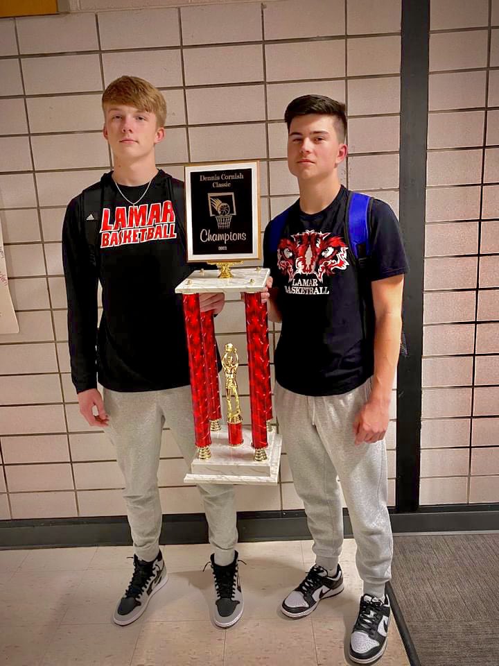 EthanReed13_'s tweet photo. Dennis Cornish Classic Champs 🏆
@PrepHoopsMO @OzarksOzone @SWMOBasketball @VictoryEliteBB https://t.co/Hulmni2eyi