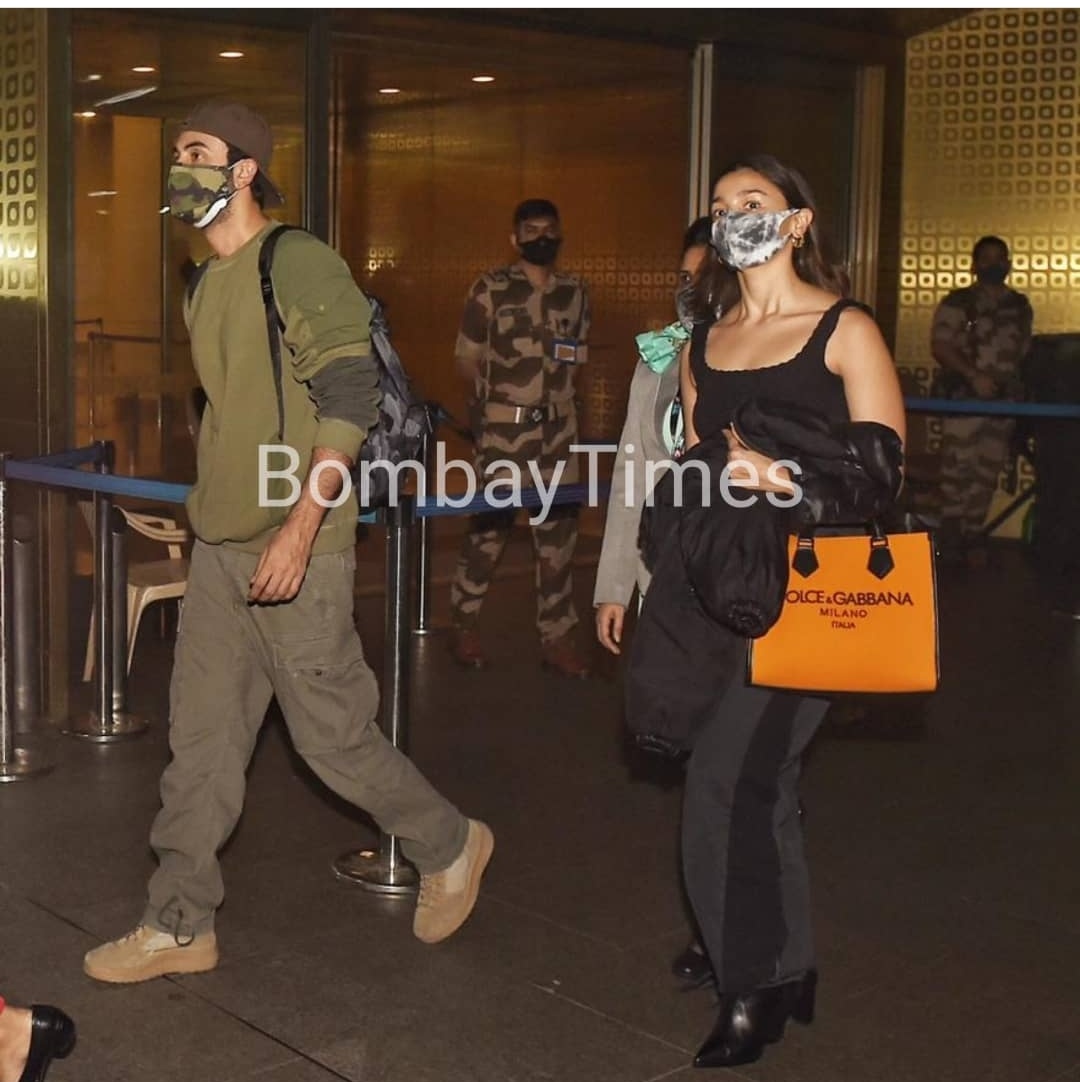 Ranbir Kapoor gets clicked wearing glasses at the airport. See pics