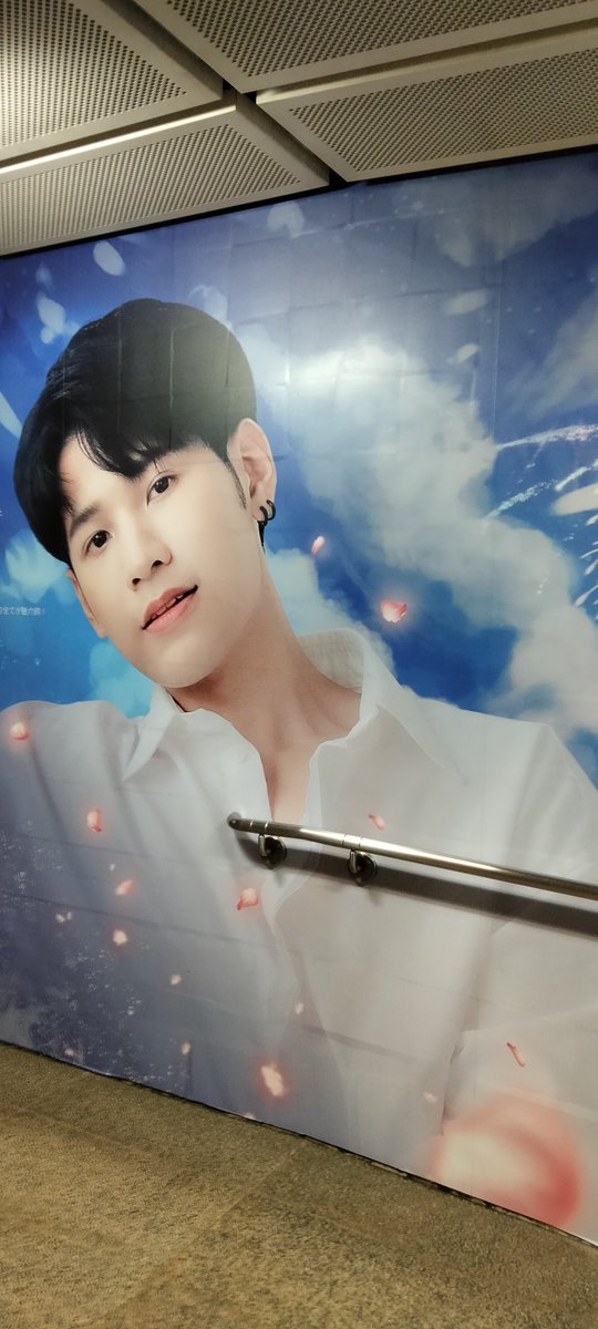 nuijeeranun's tweet photo. เพิ่งมีโอกาสได้ไปเห็นโปรเจควันเกิดพี่สิงที่ MRT สามย่าน เมื่อวันที่ 31 ดีใจที่น้องยังอยู่จนถึงทุกวันนี้ สวยมากเลย
#SingtoPrachaya https://t.co/MzCGwryQqp