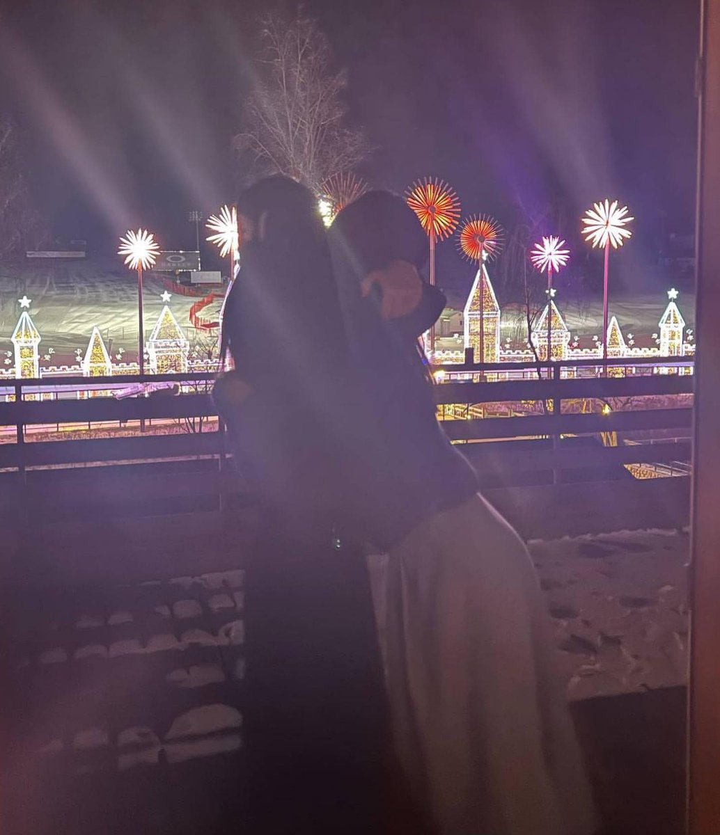 JElNNE's tweet photo. The changing of year has a lot of meanings to a lot of people. The beginning of a new life, a start of a new you, and more. Whatever start you're going with this year, I really hope you're always surrounded by blessings. Happy New Year! 💘 https://t.co/TAnu27c5Ey
